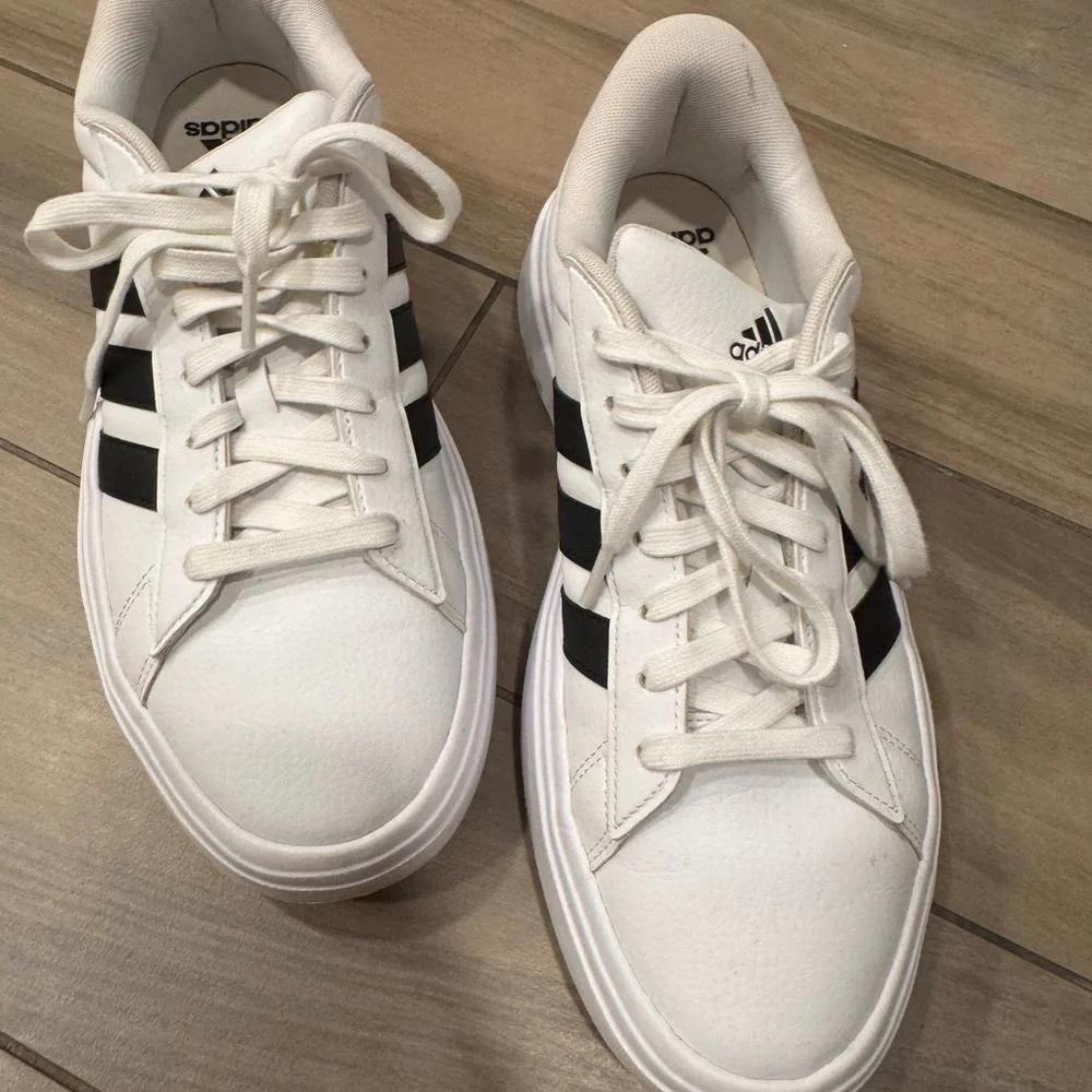 Women’s Adidas Classic White Sneakers with Black Stripes - Picture 6 of 7